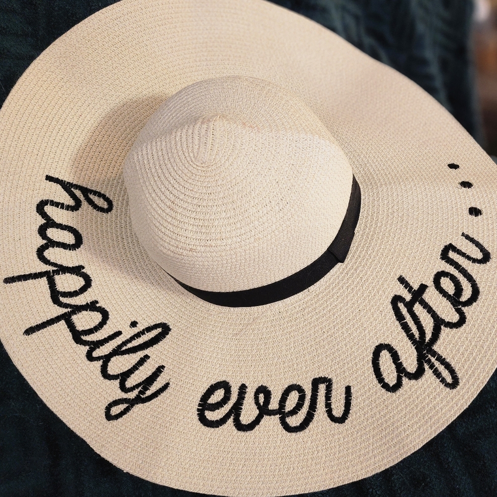 Wide-brimmed straw sun hat by Miss to Mrs., brand new, perfect honeymoon attire!
